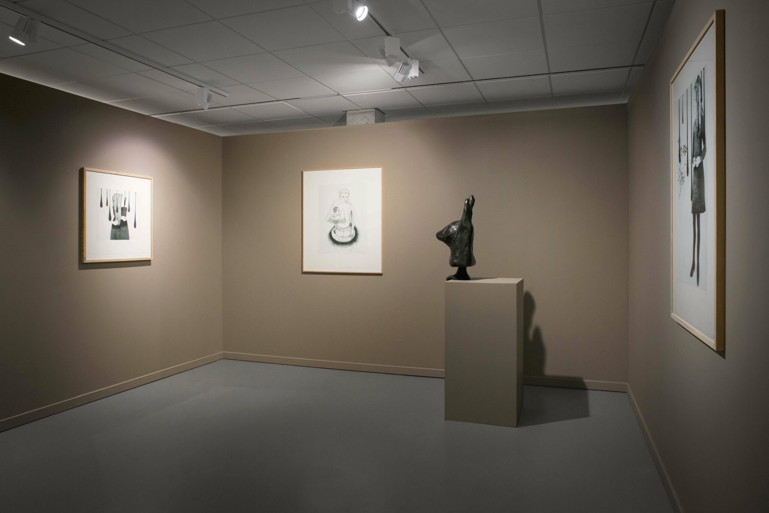 Vue de salle exposition Françoise Pétrovitch à vif