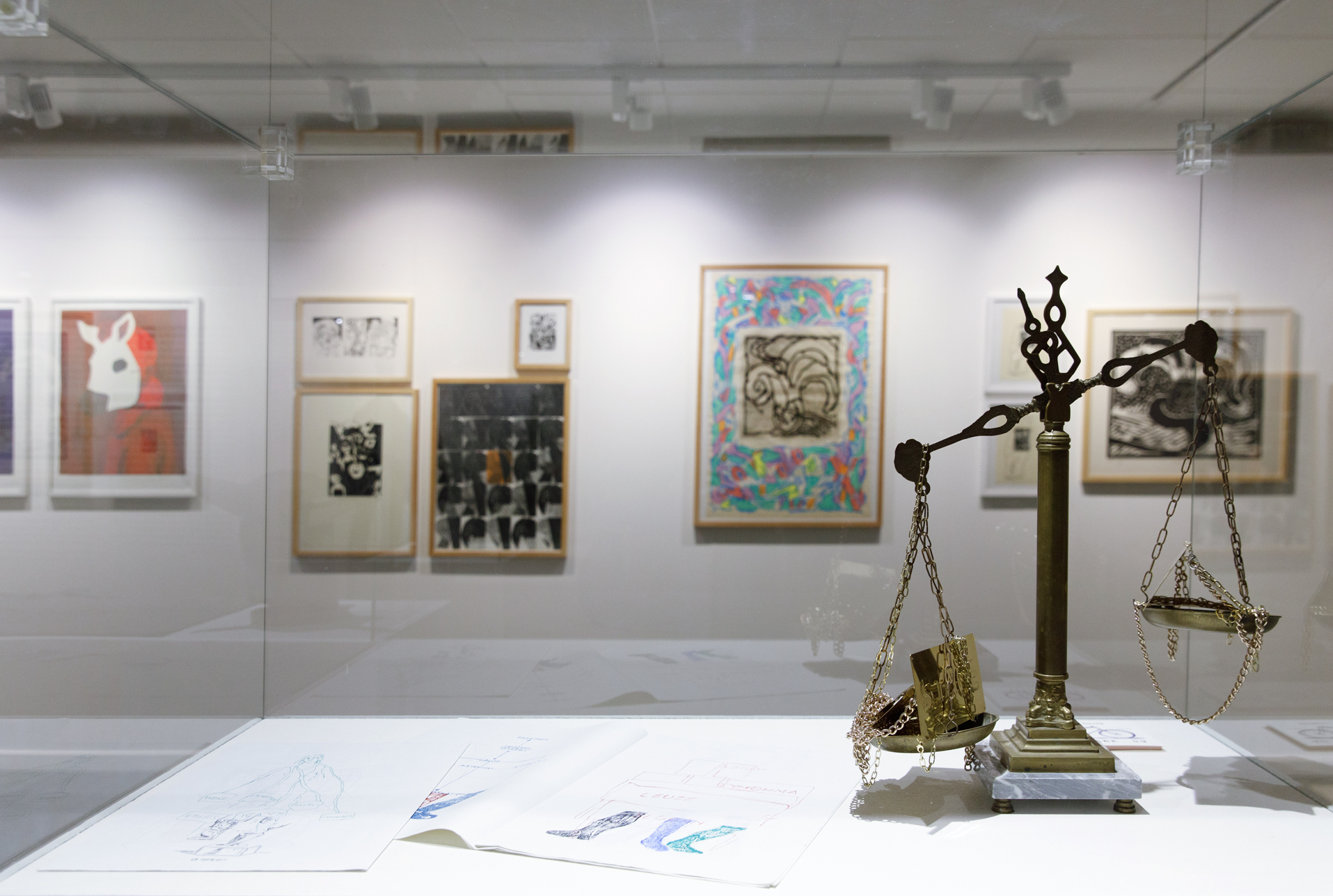 vue de salle exposition Eleni Kamma – QUI WHO ÊTES ARE VOUS les Louviérvoix ?